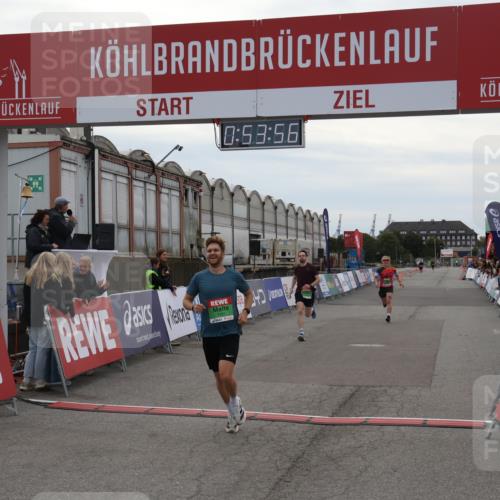 03.10.2025 - Köhlbrandbrückenlauf Julia Fischer http://msf.ph/oto/9023662 03.10.2025 15:53:56 Ziel 7074, 7181, 9268, 9322, 9718 meine-sportfotos.de