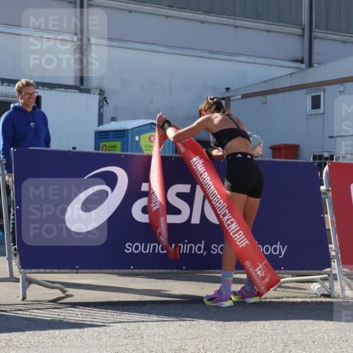 03.10.2025 - Köhlbrandbrückenlauf Luisa Fischer http://msf.ph/oto/9023663 03.10.2025 12:46:51 Ziel 4027, 6483, 6516, 6740 meine-sportfotos.de