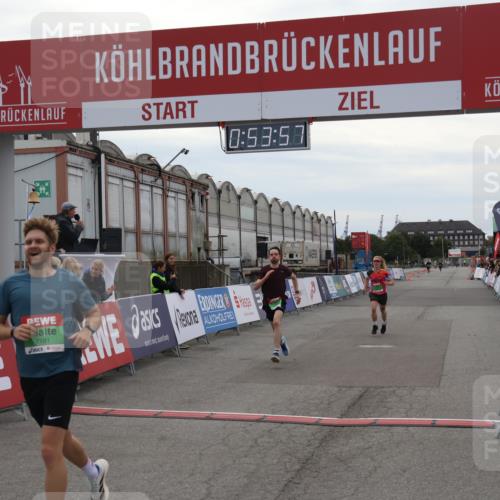 03.10.2025 - Köhlbrandbrückenlauf Julia Fischer http://msf.ph/oto/9023665 03.10.2025 15:53:57 Ziel 7074, 7181, 9268, 9322, 9718 meine-sportfotos.de