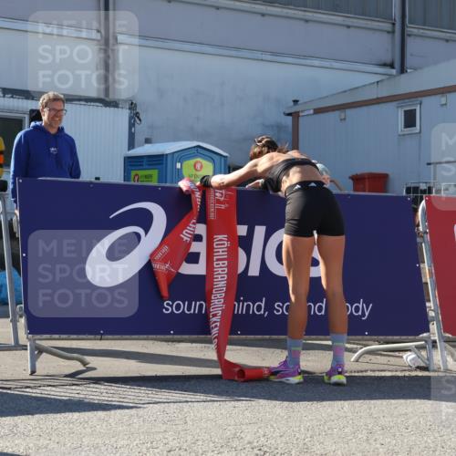 03.10.2025 - Köhlbrandbrückenlauf Luisa Fischer http://msf.ph/oto/9023670 03.10.2025 12:46:52 Ziel 4027, 6483, 6516, 6740 meine-sportfotos.de