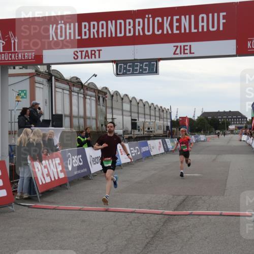 03.10.2025 - Köhlbrandbrückenlauf Julia Fischer http://msf.ph/oto/9023674 03.10.2025 15:53:57 Ziel 7074, 7181, 9268, 9322, 9718 meine-sportfotos.de