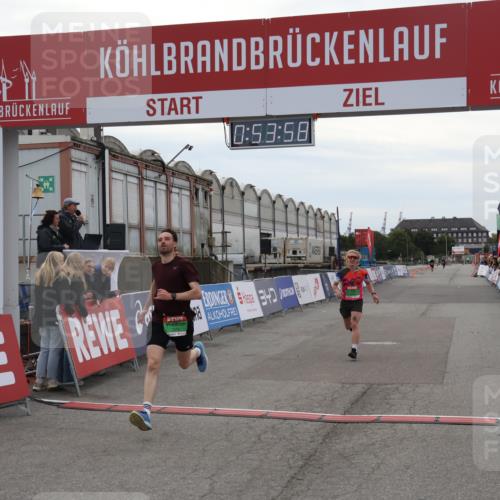 03.10.2025 - Köhlbrandbrückenlauf Julia Fischer http://msf.ph/oto/9023678 03.10.2025 15:53:58 Ziel 7074, 7181, 9268, 9322, 9718 meine-sportfotos.de