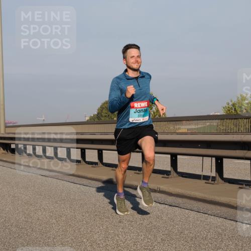 03.10.2025 - Köhlbrandbrückenlauf Fabian Wolf http://msf.ph/oto/9023680 03.10.2025 09:39:50 Position 3 3350 meine-sportfotos.de