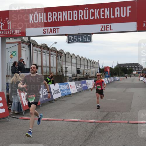 03.10.2025 - Köhlbrandbrückenlauf Julia Fischer http://msf.ph/oto/9023683 03.10.2025 15:53:58 Ziel 7074, 7181, 9268, 9322, 9718 meine-sportfotos.de
