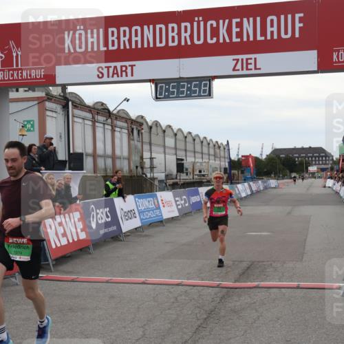 03.10.2025 - Köhlbrandbrückenlauf Julia Fischer http://msf.ph/oto/9023689 03.10.2025 15:53:58 Ziel 7074, 7181, 9268, 9322, 9718 meine-sportfotos.de