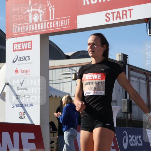 03.10.2025 - Köhlbrandbrückenlauf Luisa Fischer http://msf.ph/oto/9023693 03.10.2025 12:46:55 Ziel 6483, 6516, 6740 meine-sportfotos.de