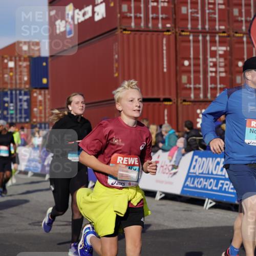 03.10.2025 - Köhlbrandbrückenlauf Michael Burmester http://msf.ph/oto/9023694 03.10.2025 10:26:07 Ziel 1904, 2001, 2676, 2681, 3447, 3555, 3586 meine-sportfotos.de