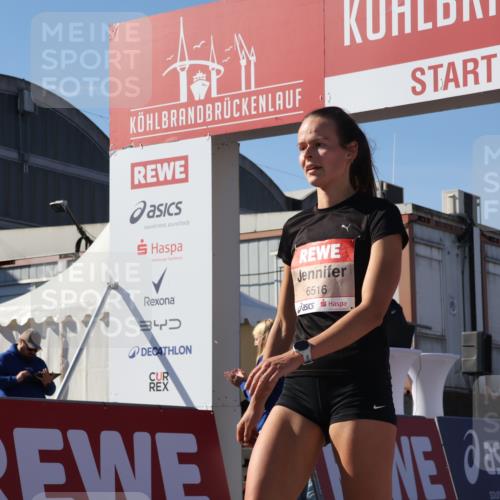 03.10.2025 - Köhlbrandbrückenlauf Luisa Fischer http://msf.ph/oto/9023696 03.10.2025 12:46:56 Ziel 6483, 6516, 6740 meine-sportfotos.de