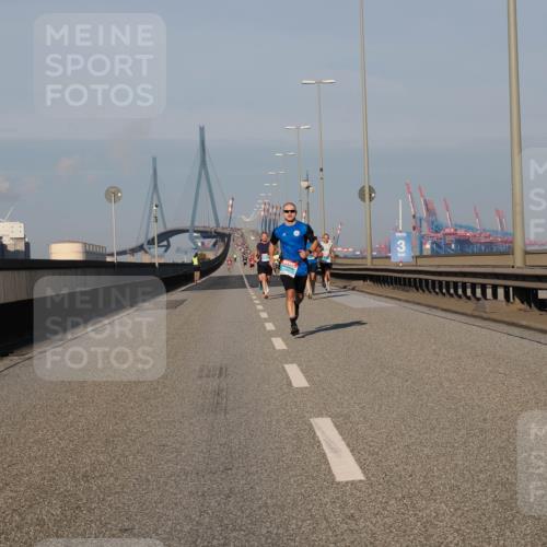 03.10.2025 - Köhlbrandbrückenlauf Fabian Wolf http://msf.ph/oto/9023701 03.10.2025 09:39:55 Position 3 35 meine-sportfotos.de