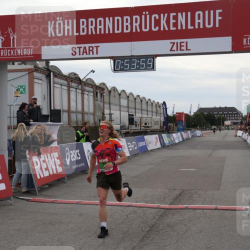 03.10.2025 - Köhlbrandbrückenlauf Julia Fischer http://msf.ph/oto/9023702 03.10.2025 15:53:59 Ziel 7074, 7181, 9268, 9322, 9718 meine-sportfotos.de