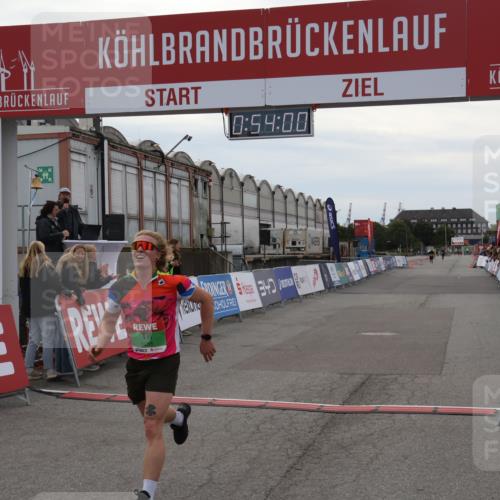 03.10.2025 - Köhlbrandbrückenlauf Julia Fischer http://msf.ph/oto/9023707 03.10.2025 15:54:00 Ziel 7074, 7181, 9268, 9718 meine-sportfotos.de