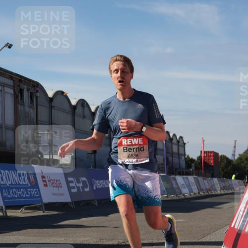 03.10.2025 - Köhlbrandbrückenlauf Luisa Fischer http://msf.ph/oto/9023721 03.10.2025 12:47:30 Ziel 6638 meine-sportfotos.de