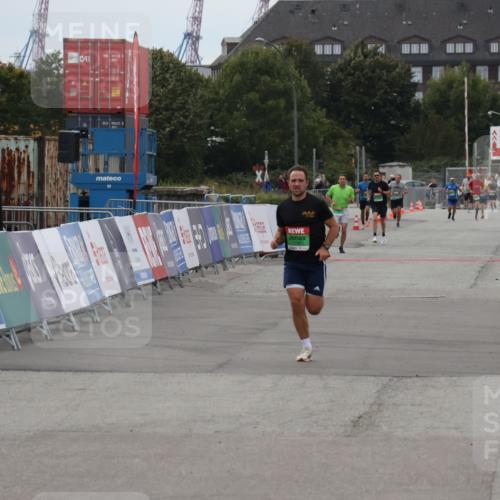 03.10.2025 - Köhlbrandbrückenlauf Julia Fischer http://msf.ph/oto/9023736 03.10.2025 15:54:19 Ziel 7123, 8920 meine-sportfotos.de