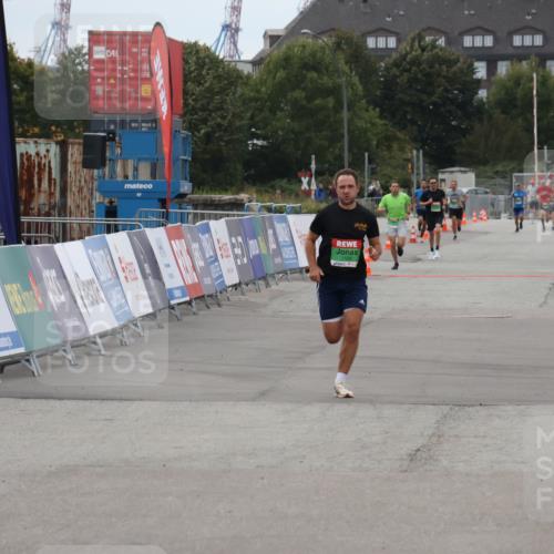 03.10.2025 - Köhlbrandbrückenlauf Julia Fischer http://msf.ph/oto/9023740 03.10.2025 15:54:20 Ziel 7123, 8920 meine-sportfotos.de