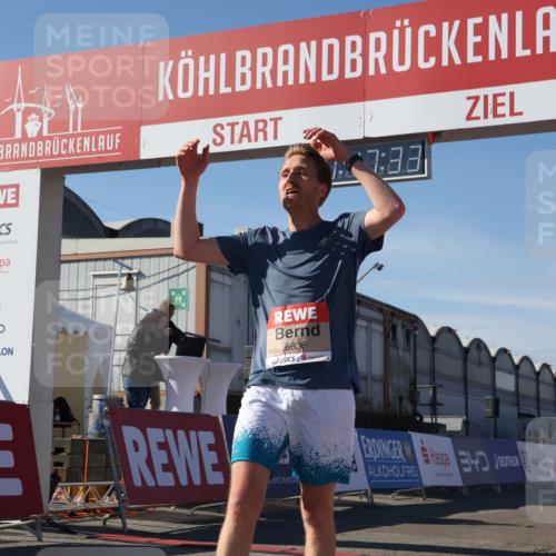 03.10.2025 - Köhlbrandbrückenlauf Luisa Fischer http://msf.ph/oto/9023742 03.10.2025 12:47:32 Ziel 6638 meine-sportfotos.de