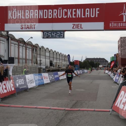 03.10.2025 - Köhlbrandbrückenlauf Julia Fischer http://msf.ph/oto/9023753 03.10.2025 15:54:23 Ziel 7123, 8920 meine-sportfotos.de
