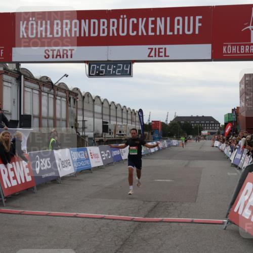 03.10.2025 - Köhlbrandbrückenlauf Julia Fischer http://msf.ph/oto/9023757 03.10.2025 15:54:24 Ziel 7123, 8920 meine-sportfotos.de