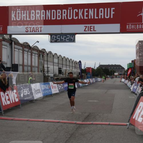 03.10.2025 - Köhlbrandbrückenlauf Julia Fischer http://msf.ph/oto/9023759 03.10.2025 15:54:24 Ziel 7123, 8920 meine-sportfotos.de
