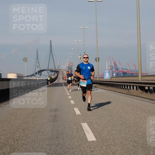 03.10.2025 - Köhlbrandbrückenlauf Fabian Wolf http://msf.ph/oto/9023761 03.10.2025 09:39:56 Position 3 2937 meine-sportfotos.de