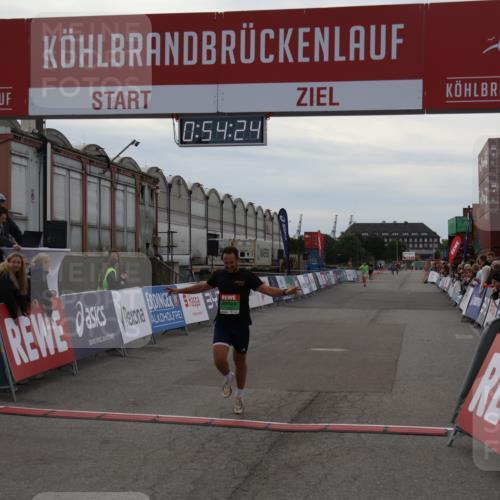 03.10.2025 - Köhlbrandbrückenlauf Julia Fischer http://msf.ph/oto/9023762 03.10.2025 15:54:24 Ziel 7123, 8920 meine-sportfotos.de