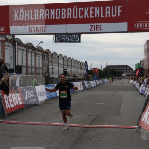 03.10.2025 - Köhlbrandbrückenlauf Julia Fischer http://msf.ph/oto/9023770 03.10.2025 15:54:25 Ziel 7123, 8920 meine-sportfotos.de