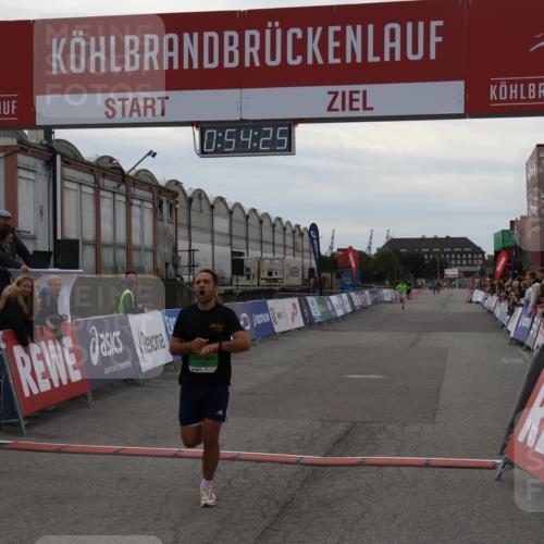03.10.2025 - Köhlbrandbrückenlauf Julia Fischer http://msf.ph/oto/9023774 03.10.2025 15:54:25 Ziel 7123, 8920 meine-sportfotos.de
