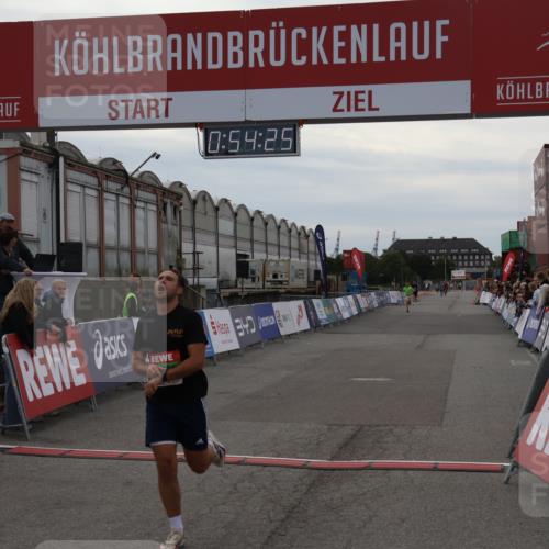 03.10.2025 - Köhlbrandbrückenlauf Julia Fischer http://msf.ph/oto/9023777 03.10.2025 15:54:25 Ziel 7123, 8920 meine-sportfotos.de