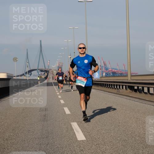 03.10.2025 - Köhlbrandbrückenlauf Fabian Wolf http://msf.ph/oto/9023793 03.10.2025 09:39:57 Position 3 2937 meine-sportfotos.de