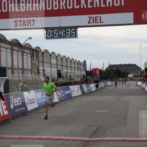 03.10.2025 - Köhlbrandbrückenlauf Julia Fischer http://msf.ph/oto/9023800 03.10.2025 15:54:35 Ziel 7072 meine-sportfotos.de