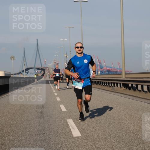03.10.2025 - Köhlbrandbrückenlauf Fabian Wolf http://msf.ph/oto/9023803 03.10.2025 09:39:58 Position 3 2937 meine-sportfotos.de