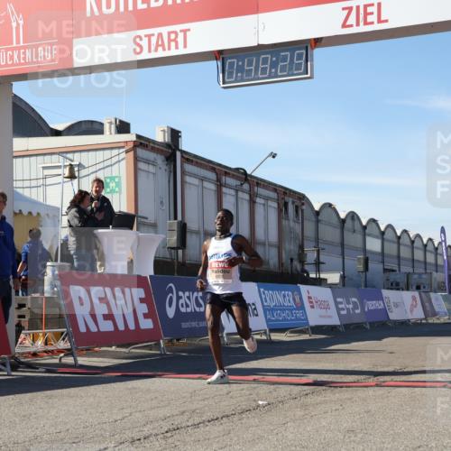 03.10.2025 - Köhlbrandbrückenlauf Luisa Fischer http://msf.ph/oto/9023804 03.10.2025 12:48:28 Ziel 6359 meine-sportfotos.de