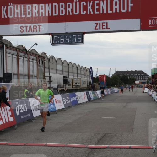03.10.2025 - Köhlbrandbrückenlauf Julia Fischer http://msf.ph/oto/9023805 03.10.2025 15:54:35 Ziel 7072 meine-sportfotos.de