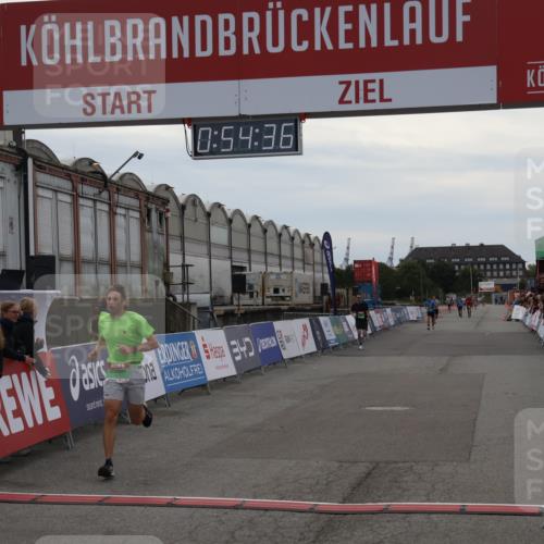 03.10.2025 - Köhlbrandbrückenlauf Julia Fischer http://msf.ph/oto/9023810 03.10.2025 15:54:36 Ziel 7026, 7072 meine-sportfotos.de