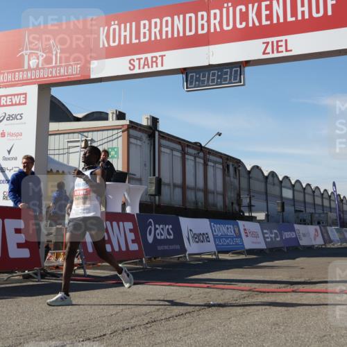 03.10.2025 - Köhlbrandbrückenlauf Luisa Fischer http://msf.ph/oto/9023812 03.10.2025 12:48:29 Ziel 6359 meine-sportfotos.de
