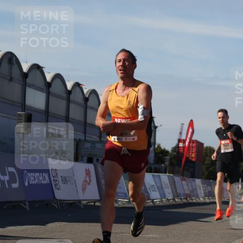 03.10.2025 - Köhlbrandbrückenlauf Luisa Fischer http://msf.ph/oto/9023819 03.10.2025 12:48:57 Ziel 5797, 6240 meine-sportfotos.de