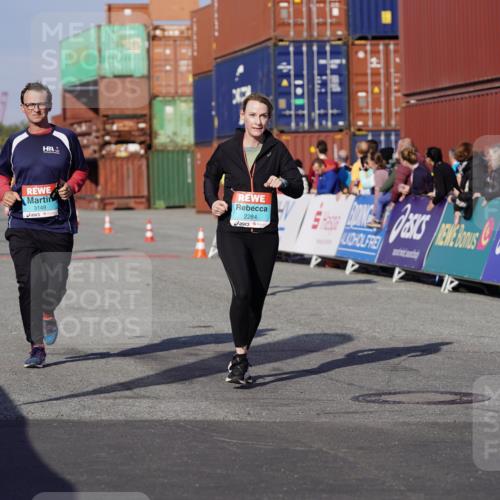 03.10.2025 - Köhlbrandbrückenlauf Michael Burmester http://msf.ph/oto/9023821 03.10.2025 10:26:15 Ziel 1904, 1949, 2284, 2614, 2676, 2681, 3149, 3447 meine-sportfotos.de