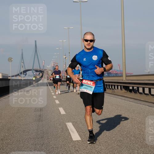 03.10.2025 - Köhlbrandbrückenlauf Fabian Wolf http://msf.ph/oto/9023822 03.10.2025 09:39:58 Position 3 2937 meine-sportfotos.de