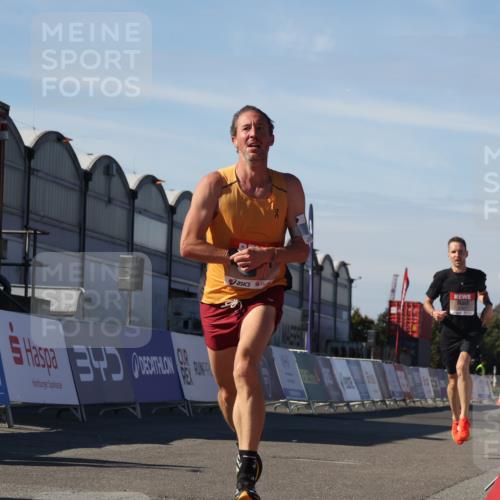 03.10.2025 - Köhlbrandbrückenlauf Luisa Fischer http://msf.ph/oto/9023824 03.10.2025 12:48:57 Ziel 5797, 6240 meine-sportfotos.de