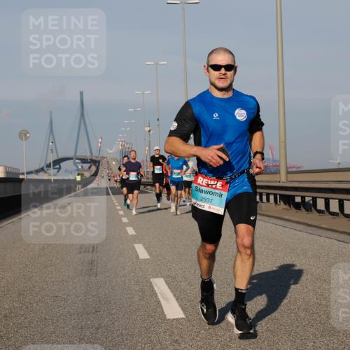 03.10.2025 - Köhlbrandbrückenlauf Fabian Wolf http://msf.ph/oto/9023826 03.10.2025 09:39:58 Position 3 2937 meine-sportfotos.de