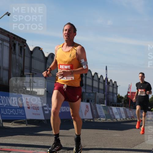 03.10.2025 - Köhlbrandbrückenlauf Luisa Fischer http://msf.ph/oto/9023827 03.10.2025 12:48:57 Ziel 5797, 6240 meine-sportfotos.de