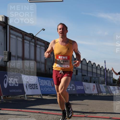 03.10.2025 - Köhlbrandbrückenlauf Luisa Fischer http://msf.ph/oto/9023832 03.10.2025 12:48:58 Ziel 5797, 6240 meine-sportfotos.de