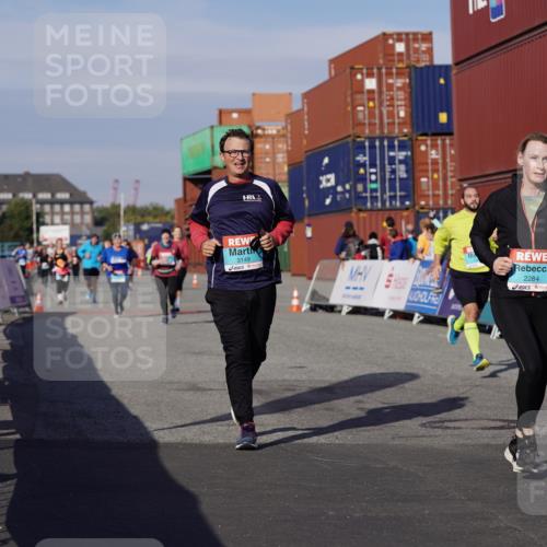 03.10.2025 - Köhlbrandbrückenlauf Michael Burmester http://msf.ph/oto/9023847 03.10.2025 10:26:16 Ziel 1904, 1949, 2284, 2614, 2925, 3149 meine-sportfotos.de