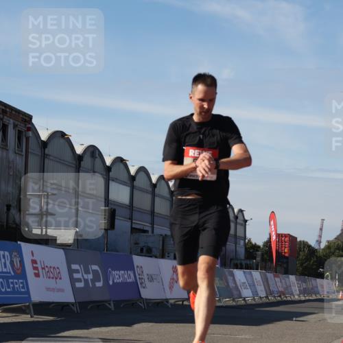 03.10.2025 - Köhlbrandbrückenlauf Luisa Fischer http://msf.ph/oto/9023855 03.10.2025 12:48:59 Ziel 5797, 6240 meine-sportfotos.de