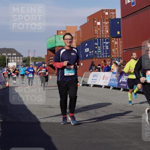 03.10.2025 - Köhlbrandbrückenlauf Michael Burmester http://msf.ph/oto/9023860 03.10.2025 10:26:16 Ziel 1904, 1949, 2284, 2614, 2925, 3149 meine-sportfotos.de
