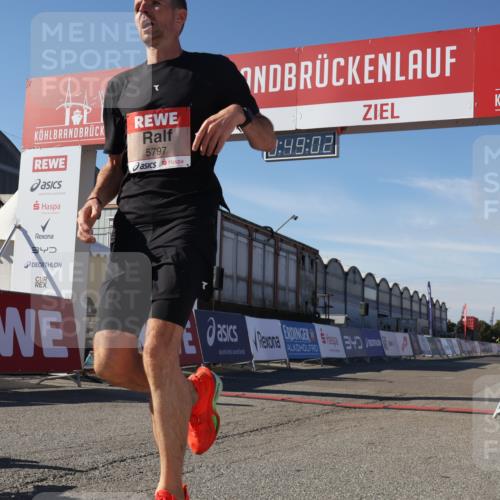 03.10.2025 - Köhlbrandbrückenlauf Luisa Fischer http://msf.ph/oto/9023876 03.10.2025 12:49:01 Ziel 5797, 6240 meine-sportfotos.de