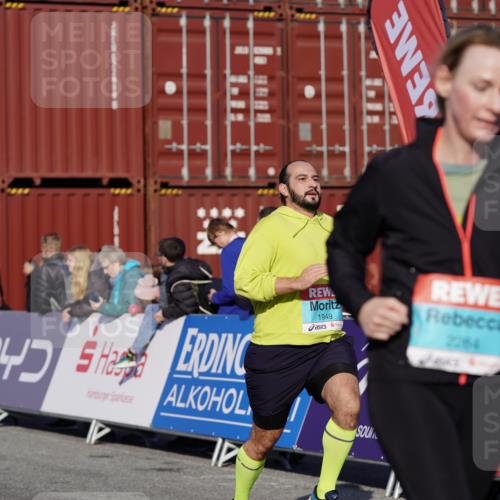 03.10.2025 - Köhlbrandbrückenlauf Michael Burmester http://msf.ph/oto/9023881 03.10.2025 10:26:18 Ziel 1209, 1949, 2284, 2614, 2925, 3149 meine-sportfotos.de