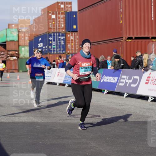 03.10.2025 - Köhlbrandbrückenlauf Michael Burmester http://msf.ph/oto/9023888 03.10.2025 10:26:22 Ziel 1209, 1744, 1949, 2614, 2925, 3113 meine-sportfotos.de
