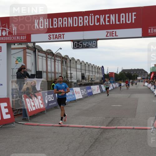 03.10.2025 - Köhlbrandbrückenlauf Julia Fischer http://msf.ph/oto/9023898 03.10.2025 15:54:48 Ziel 7026, 7068, 7809 meine-sportfotos.de