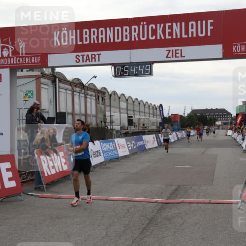 03.10.2025 - Köhlbrandbrückenlauf Julia Fischer http://msf.ph/oto/9023901 03.10.2025 15:54:49 Ziel 7026, 7068, 7809 meine-sportfotos.de
