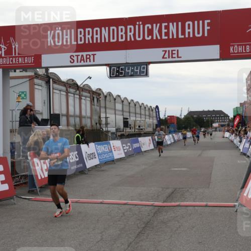 03.10.2025 - Köhlbrandbrückenlauf Julia Fischer http://msf.ph/oto/9023907 03.10.2025 15:54:49 Ziel 7026, 7068, 7809 meine-sportfotos.de